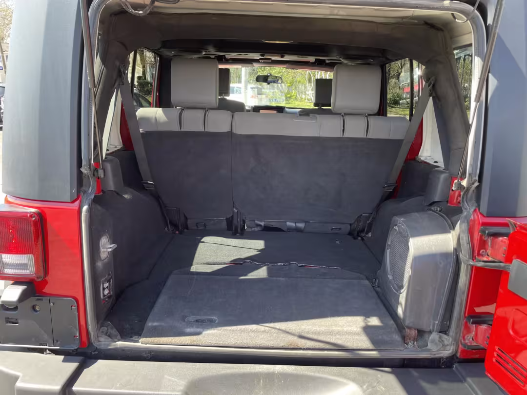 2010 Jeep Wrangler - 1J4BA6H10AL113219 - Image #6